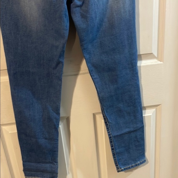 Stylish Blue Cropped Jeans - Picture 7 of 10